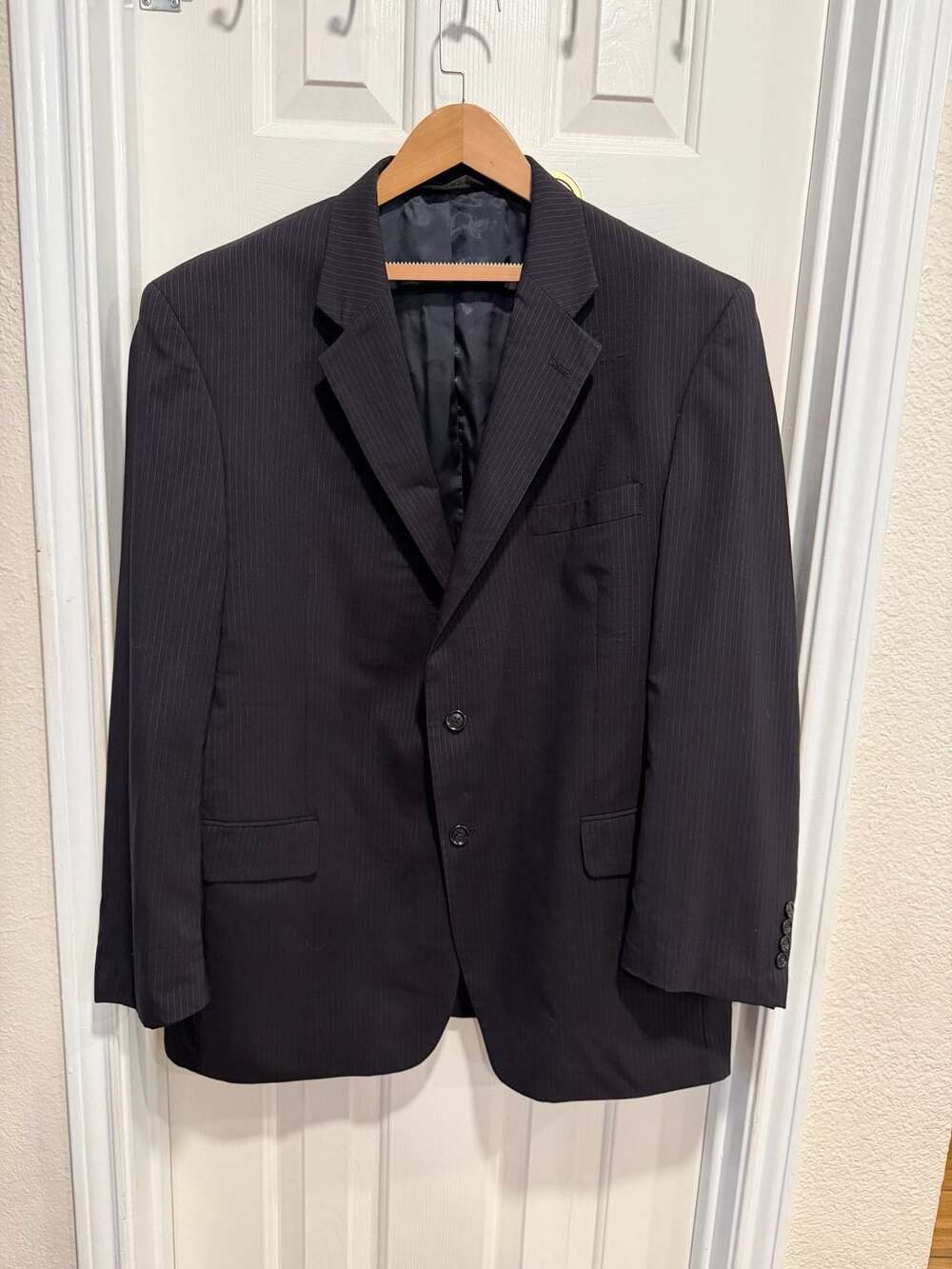 Jos A Bank Men’s 46R Suit 100% Wool Black Pinstripe 2 Button Jacket Pants